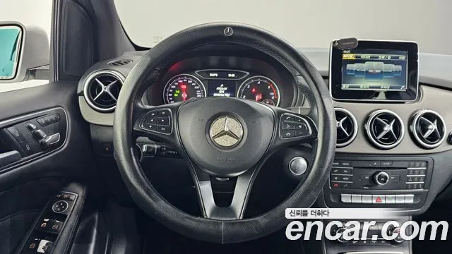 Mercedes-Benz B-Class 2016 — фото 13