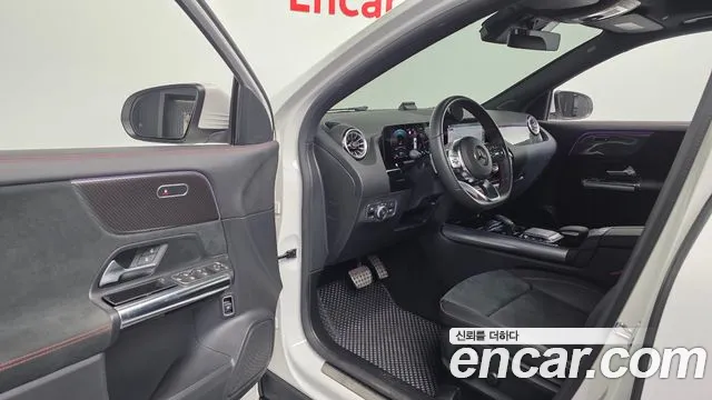 Mercedes-Benz GLA-Class 2022 — фото 10