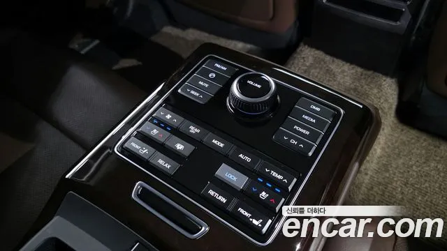 Hyundai Equus 2013 — фото 18
