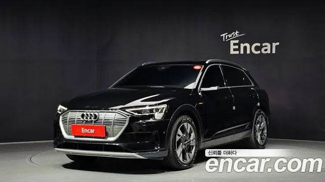 Audi e-tron 2022 — фото 1