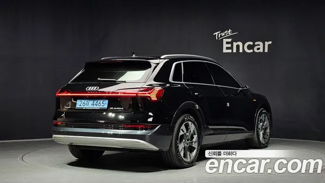 Audi e-tron 2022 — фото 2