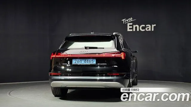 Audi e-tron 2022 — фото 4