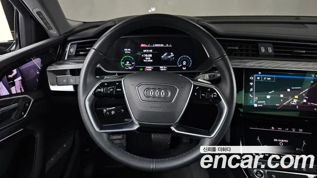 Audi e-tron 2022 — фото 19
