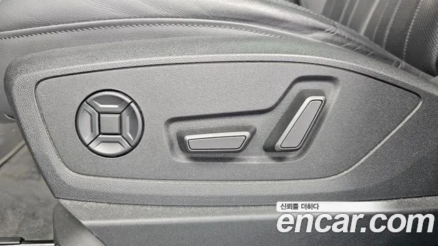 Audi e-tron 2022 — фото 16