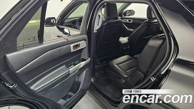 Ford Explorer 2020 — фото 18
