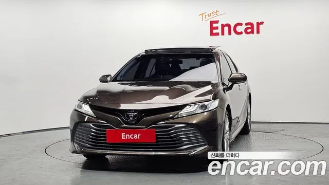 Toyota Camry 2019 — фото 3
