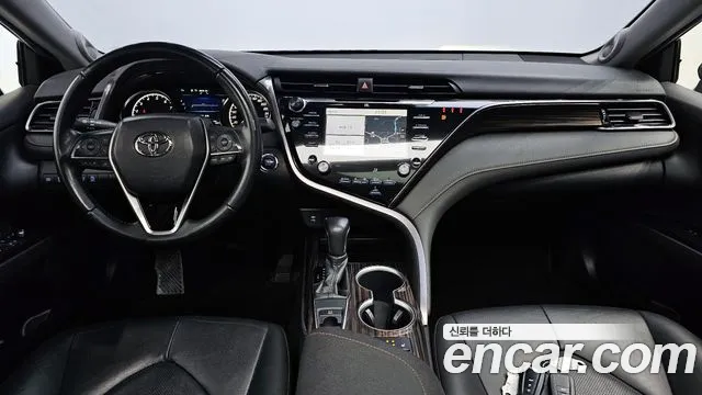 Toyota Camry 2019 — фото 7