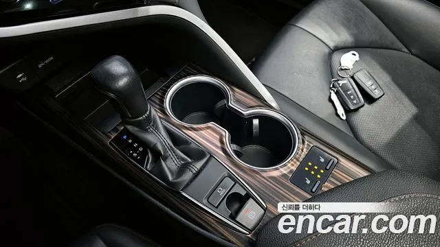 Toyota Camry 2019 — фото 9