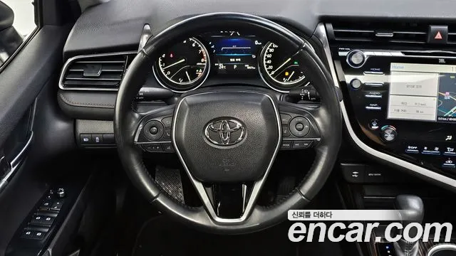 Toyota Camry 2019 — фото 14