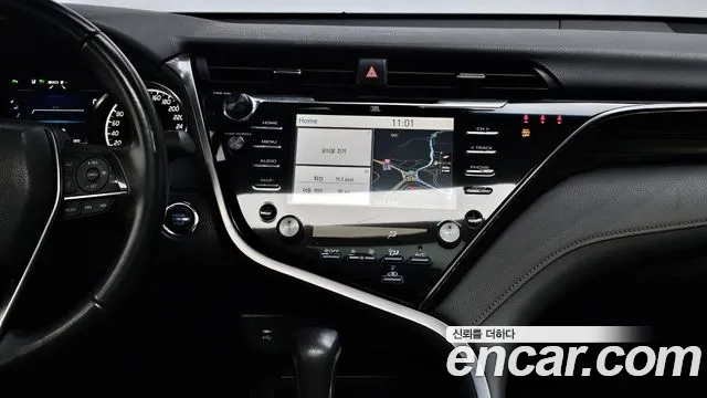 Toyota Camry 2019 — фото 16