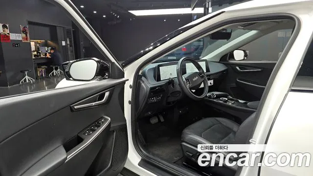 Kia EV6 2022 — фото 13