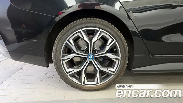 BMW i4 2023 — фото 5