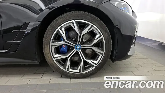 BMW i4 2023 — фото 7