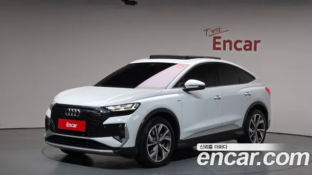 Audi Q4 e-tron 2023 — фото 1