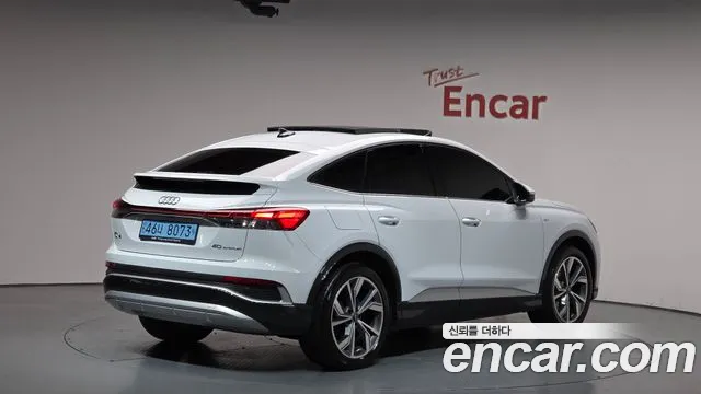 Audi Q4 e-tron 2023 — фото 2