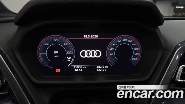 Audi Q4 e-tron 2023 — фото 11