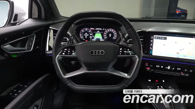 Audi Q4 e-tron 2023 — фото 18