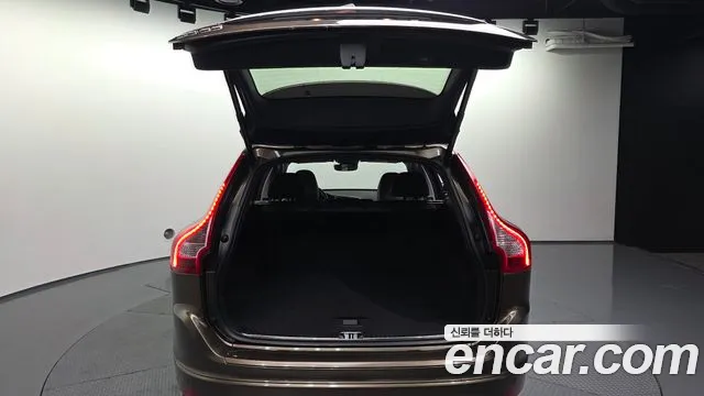Volvo XC60 2016 — фото 20