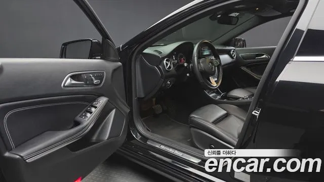 Mercedes-Benz A-Class 2017 — фото 10