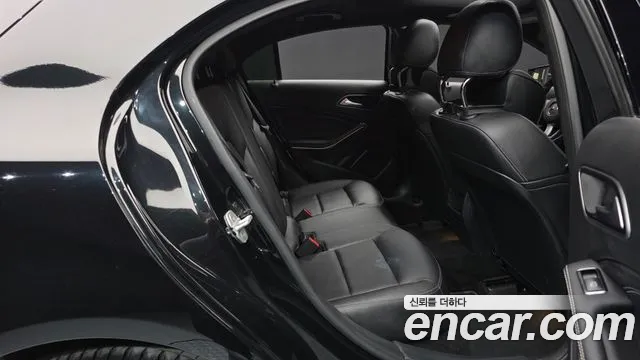 Mercedes-Benz A-Class 2017 — фото 11