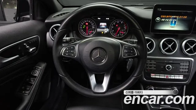 Mercedes-Benz A-Class 2017 — фото 13