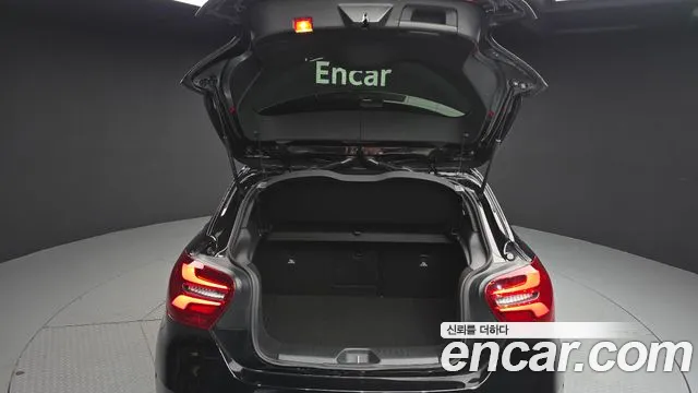 Mercedes-Benz A-Class 2017 — фото 20