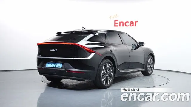 Kia EV6 2023 — фото 2