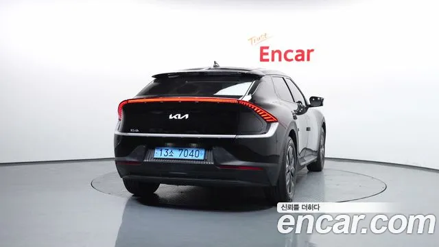 Kia EV6 2023 — фото 4