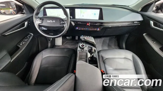 Kia EV6 2023 — фото 10