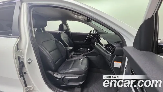 Kia Niro 2020 — фото 13