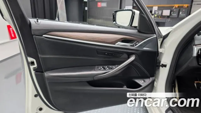 BMW 5-Series 2017 — фото 13