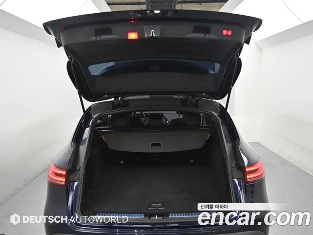 Mercedes-Benz EQC 2020 — фото 19