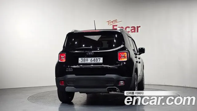 Jeep Renegade 2017 — фото 4