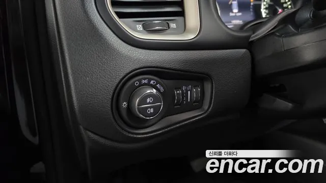 Jeep Renegade 2017 — фото 13