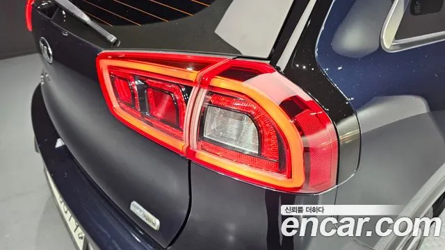 Kia Niro 2018 — фото 9