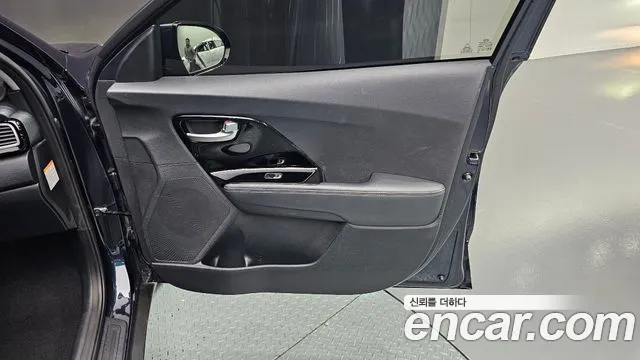 Kia Niro 2018 — фото 14