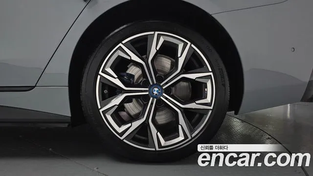 BMW i4 2024 — фото 6
