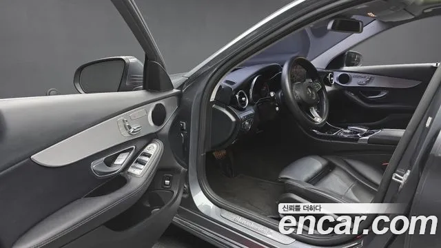 Mercedes-Benz C-Class 2018 — фото 13