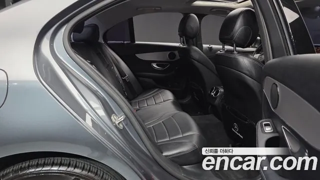 Mercedes-Benz C-Class 2018 — фото 17