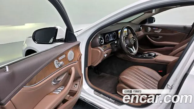 Mercedes-Benz E-Class 2019 — фото 13
