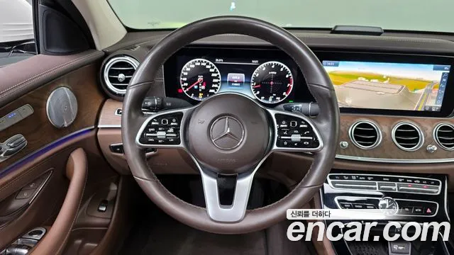 Mercedes-Benz E-Class 2019 — фото 19