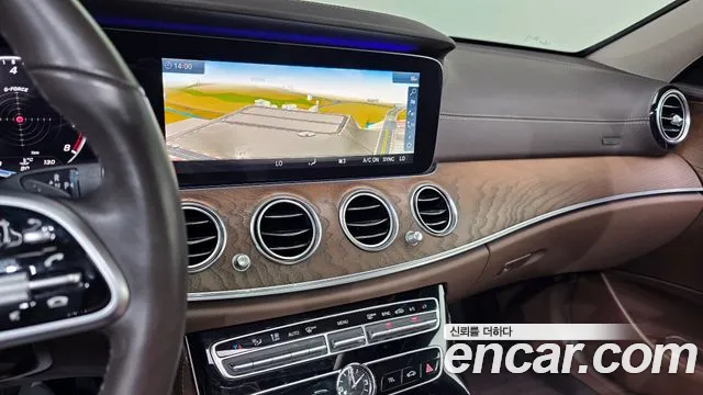 Mercedes-Benz E-Class 2019 — фото 20