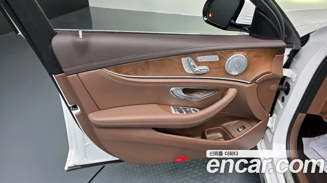 Mercedes-Benz E-Class 2019 — фото 14