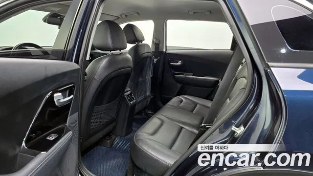 Kia Niro 2018 — фото 12