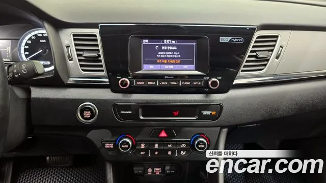 Kia Niro 2018 — фото 14