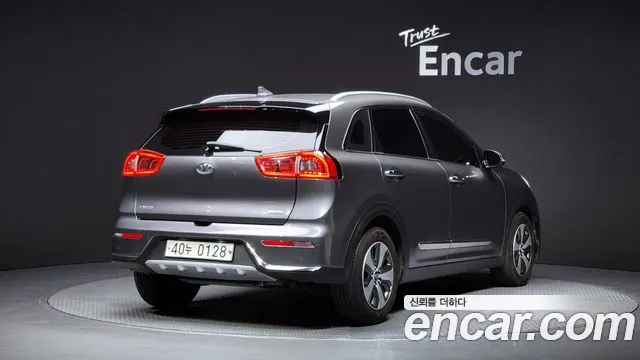Kia Niro 2017 — фото 2