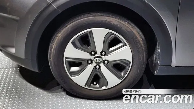 Kia Niro 2017 — фото 5
