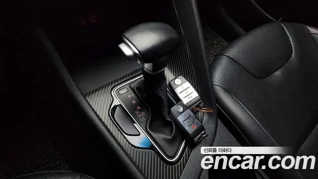 Kia Niro 2017 — фото 9