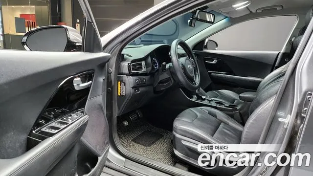 Kia Niro 2017 — фото 10