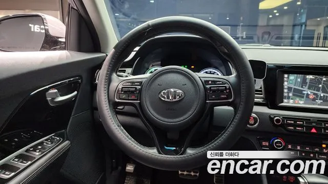 Kia Niro 2017 — фото 14